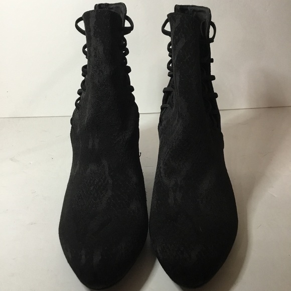 New York Transit Women’s Black Snakeskin Print Slip On Booties Size 8 NWOB - Picture 2 of 8